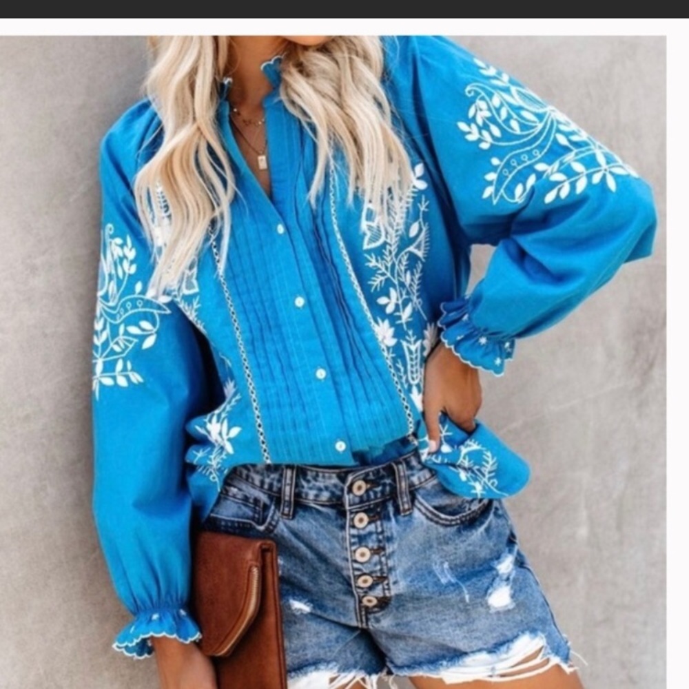 NWOT Embroidered Vici Blouse